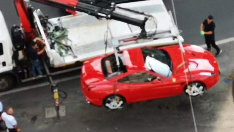 Coadă la Ridicări Auto. Sute de români vor să dea 500 lei ca să recupereze ei Ferrari-ul