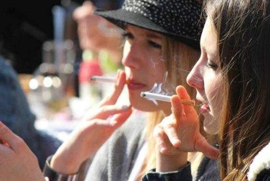 Sănătatea pe primul loc! Anul trecut s-au lăsat de fumat 174.000 de români morți de cancer la plămâni