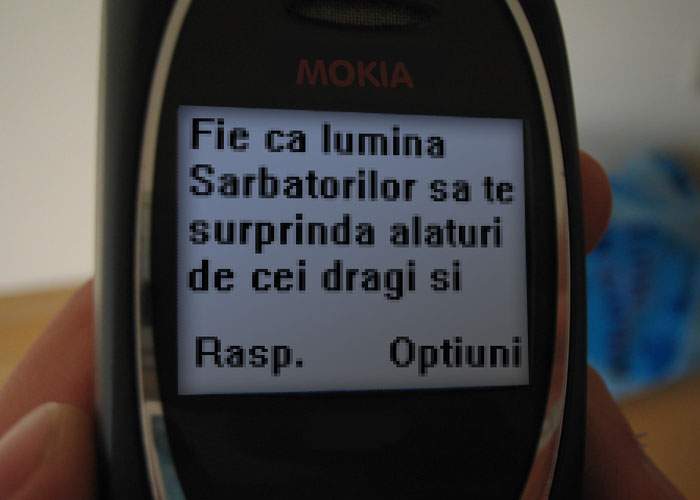 Regia Autonomă de Clişee Jenante promite că SMS-urile pentru Paşti vor fi gata la timp