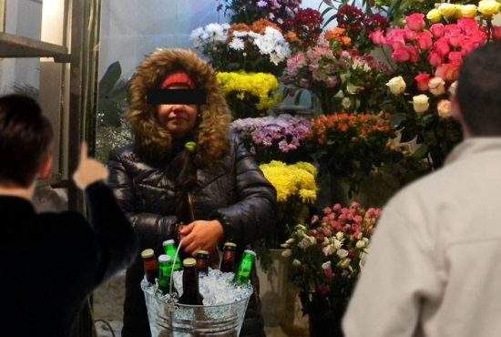 O florărie a avut încasări record pentru că a vândut bere rece bărbaţilor veniţi să cumpere flori