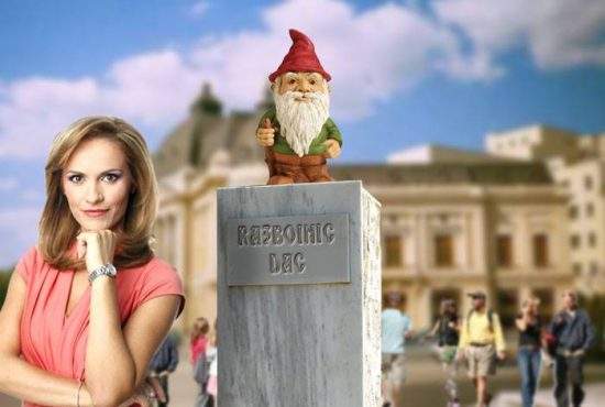 Gabi Firea a inaugurat deja statuia de dac! A folosit un pitic de grădină de care ea nu mai are nevoie