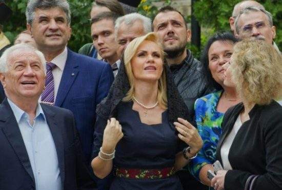 Geniul vizionar al Gabrielei Firea. 10 avantaje ale duşului cu apă rece