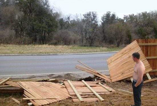 Criza refugiaţilor. România a făcut un gard la graniţă, dar s-a prăbuşit