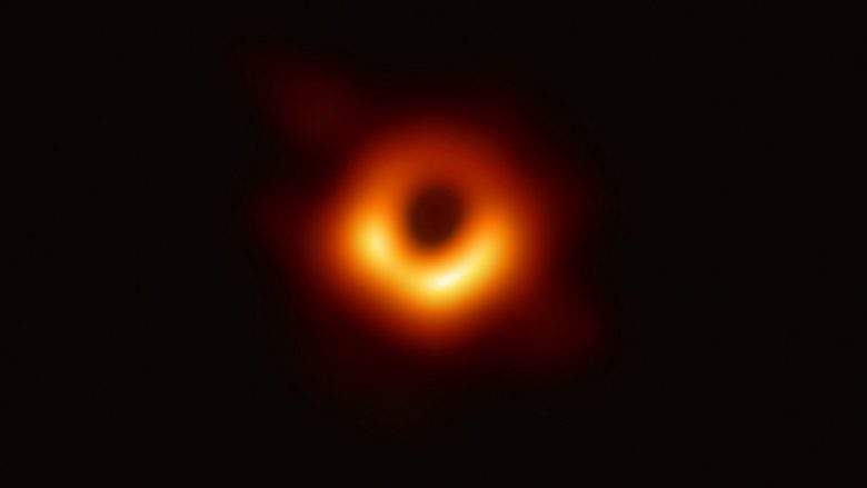 Telescopul Hubble a fotografiat o gaură neagră imensă în bugetul României