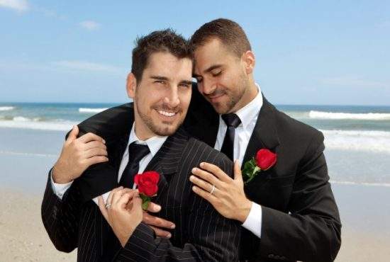 Capcană pentru homosexuali? România va legaliza căsătoriile gay, dar nu şi divorţurile gay