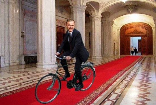 Mircea Geoană, convins să renunţe la şefia Senatului după ce i s-a promis o bicicletă