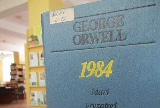 Biblioteca Metropolitană Caracal reclamă dispariția volumelor 1-1983 din opera lui George Orwell