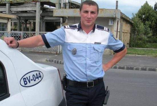 Românii, rugaţi să nu mai înjure Poliţia pe Facebook. N-are sens, doar Godină ştia să citească şi el nu mai e la Rutieră