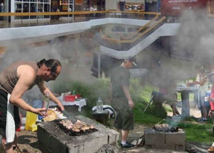 Un mall din Bucureşti a dat lovitura! A înlocuit food court-ul cu un spaţiu de grătare