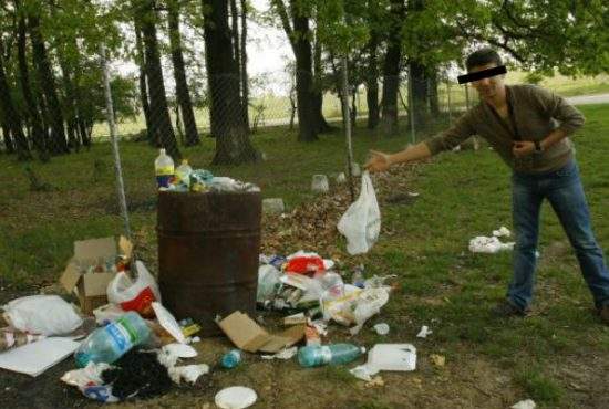 Pe lângă bani, românii din afară au lăsat în ţară şi 174.000 tone de gunoi la iarbă verde