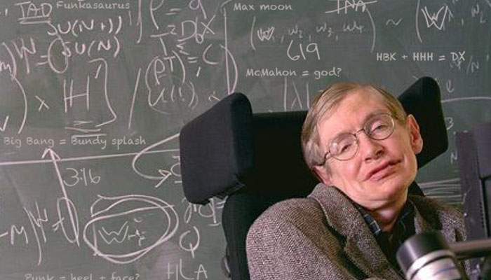 Stephen Hawking s-a dus prea repede. Mai avea puţin până să descopere câte taxe ascunse are un credit bancar în România