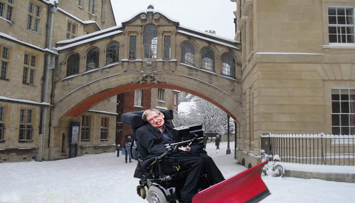 După ce şi-a instalat un soft Siveco, Stephen Hawking a câştigat licitaţia de deszăpezire la Oxford