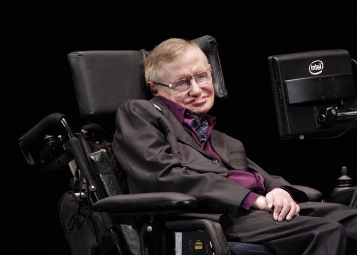 De ce e Stephen Hawking în scaun cu rotile: “M-am operat la amigdale într-un spital românesc”