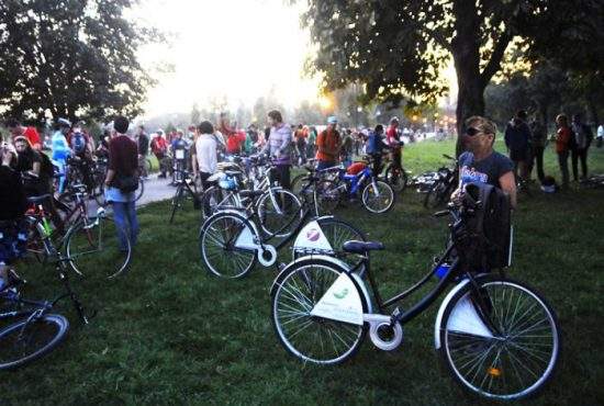 Antropologii au găsit în Militari o sectă de hipsteri păgâni, care nu cred în bicicletă