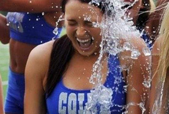 Ice Bucket Challenge: 10 lucruri despre oamenii care îşi toarnă apă rece în cap