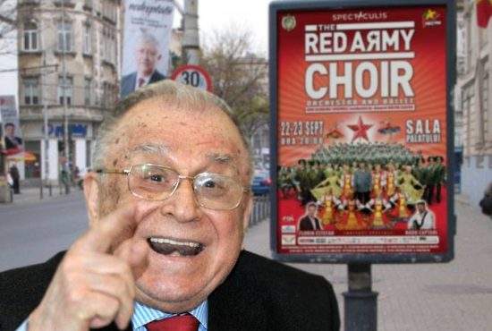 Ion Iliescu și-a luat țeapa vieții cu afișele Red Army Choir: s-a extaziat că ne ocupă iar rușii!