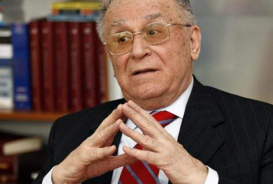 Ion Iliescu, căcat pe el. Dacă învie Jon Snow, poate învie şi Ceauşescu!