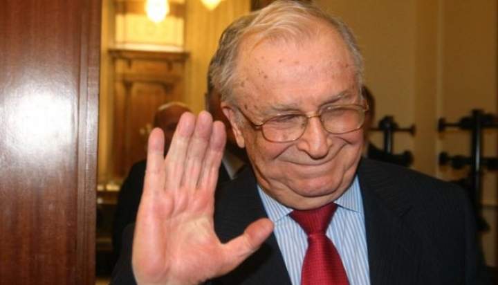 Tolontan, rugat de români să scrie ceva de Ion Iliescu, poate scăpăm cumva și de el