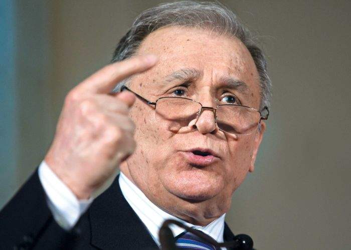 Ion Iliescu explică motivele crizei din SUA: „Obama este un prostănac”