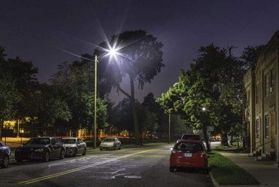 Prima stradă din lume iluminată cu telefoane furate, inaugurată azi la Brăila