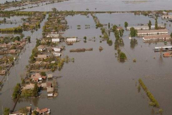 Inundaţie catastrofală în Vaslui, după ce şanţul de scurgere s-a înfundat cu beţivi