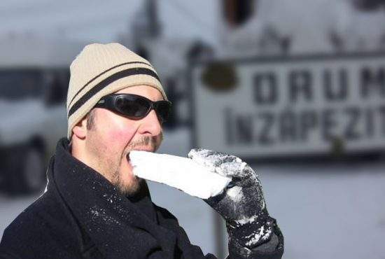 Nu doar vești rele! Ninsoarea e mană cerească pentru snow-vegani, românii care mănâncă doar zăpadă