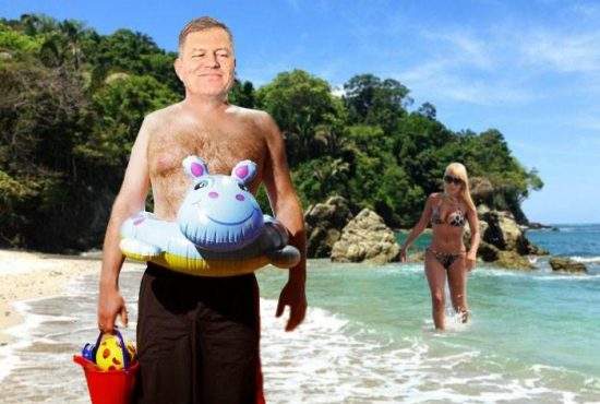 Avem dovada! Klaus Iohannis, aflat în vacanţă în Costa Rica, a postat o poză în care se vede Elena Udrea