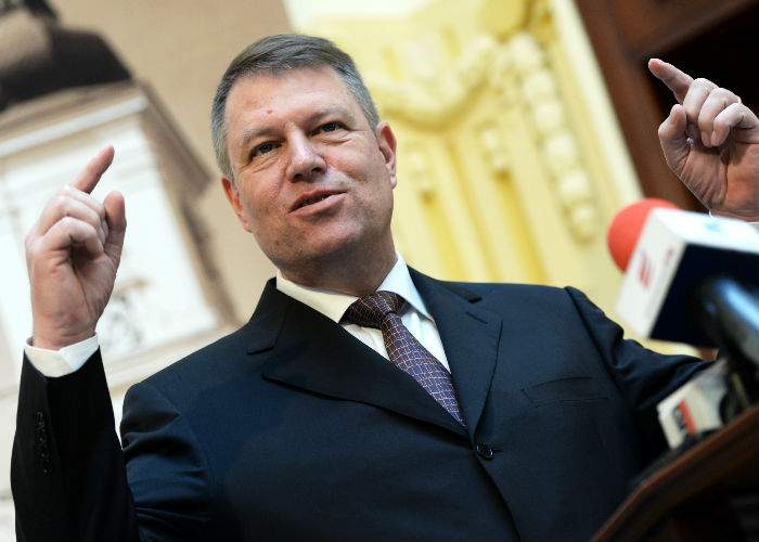 Ce bulan! Iohannis a prins un summit obscur la Tallinn şi a scăpat şi sâmbăta asta de mers la o nuntă!