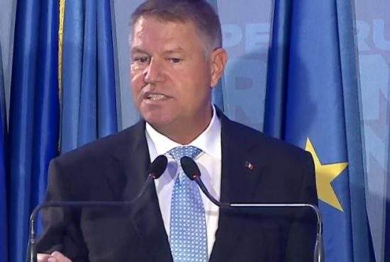 Iohannis o contrazice pe Firea: La conferinţele mele, eu sunt singurul care NU cască