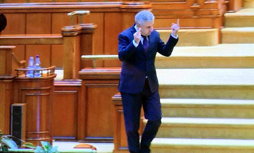 10 lucruri despre gestul obscen al lui Iordache din Parlament