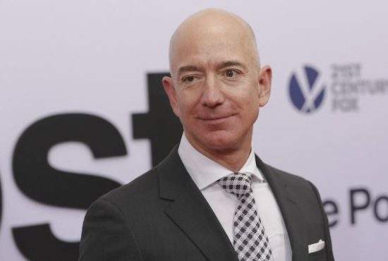 Un român e şi el cel mai bogat om din lume după ce i-a clonat cardul lui Bezos