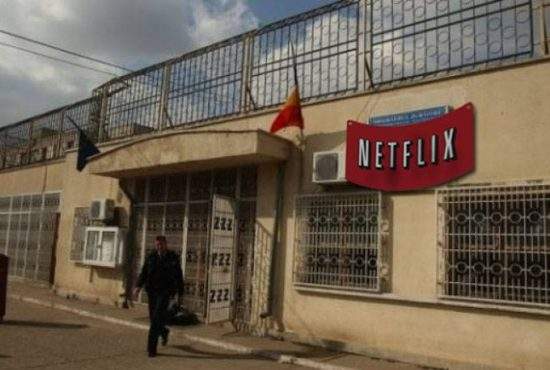 Udrea nu minţea cu serialul! Deasupra porții închisorii Jilava scrie ”Netflix”