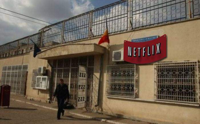 Udrea nu minţea cu serialul! Deasupra porții închisorii Jilava scrie ”Netflix”