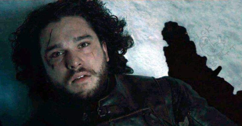 V-ați bucurat degeaba! Jon Snow se ridică de pe masă și moare la loc după ce cade în sabie