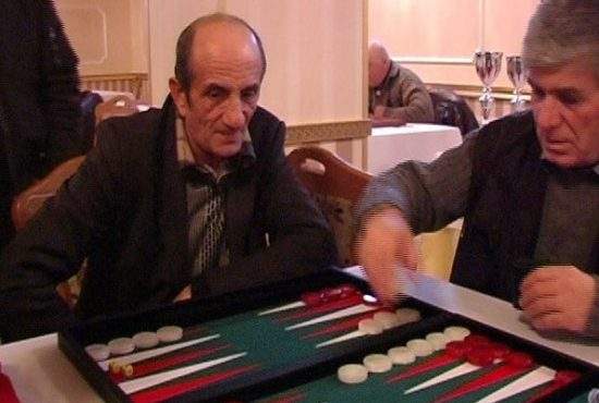 Marele șahist Gary Kasparov vine la București ca să învețe table