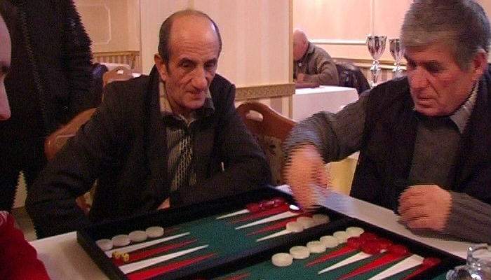 Marele șahist Gary Kasparov vine la București ca să învețe table