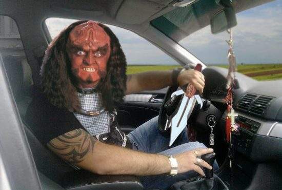 N-au pic de ruşine! Fiul unui deputat klingonian a fost prins cu Warp 5 pe Autostrada Soarelui