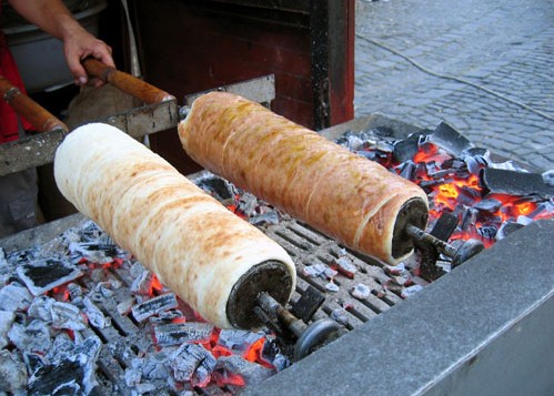 Bucureştean, refuzat în secuime după ce a cerut un kurtos kalacs în română