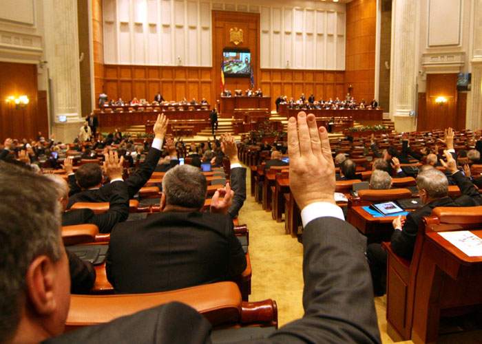 Abundenţa legislativă ne costă! România mai are voie să dea doar 2 legi!