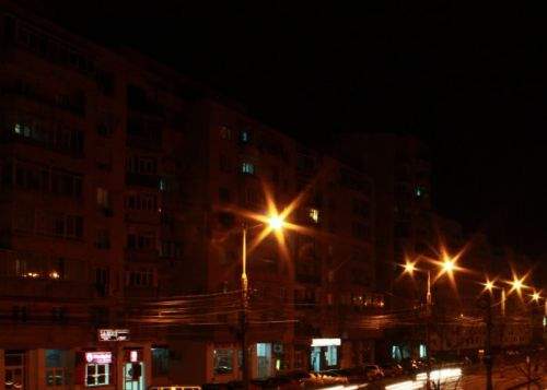 Locatarii unui bloc din Militari nu s-au putut odihni peste noapte din cauza liniştii de pe stradă!