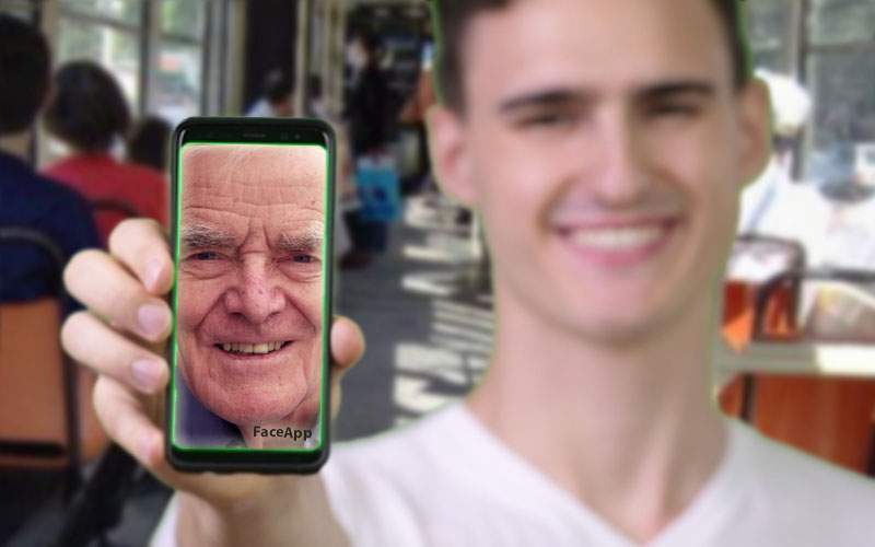 Tânăr, acuzat că a folosit FaceApp pentru a obţine fraudulos un scaun în tramvai