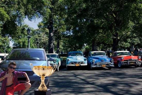 Surpriză la Salonul Auto Retro-Mobil din Bucureşti: A câştigat un Logan fabricat în 2014