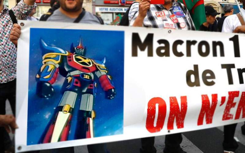 Chiar nu le plac desenele cu roboţi! Francezii continuă protestele împotriva lui Macron 1