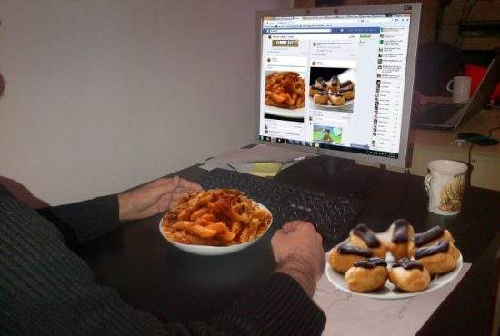 Inovaţie! A apărut o aplicaţie Facebook care îţi permite să descarci mâncarea postată de alţii