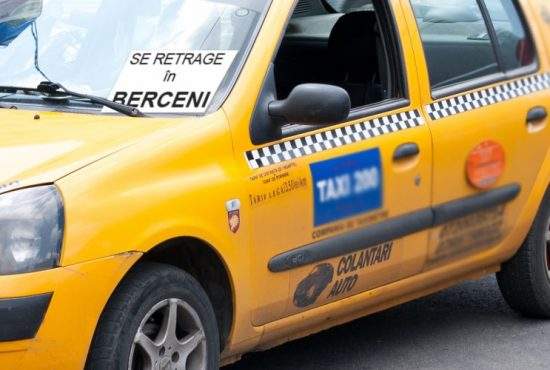 Taximetriştii, obligaţi să treacă în geam în ce cartier stau, să nu mai mintă că se retrag