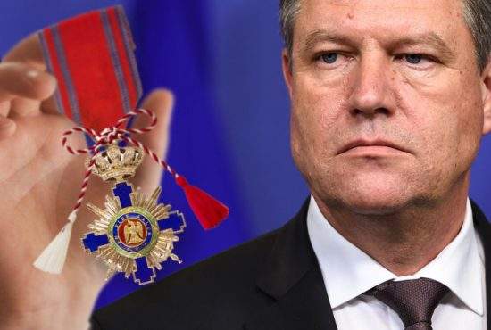 Iohannis a rezolvat uşor problema mărţişoarelor! A pus şnur la decoraţii