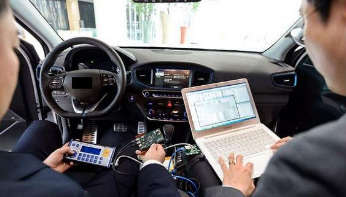 Inteligenţă artificială. Computerul de bord al unei maşini din Bucureşti a învăţat să claxoneze singur