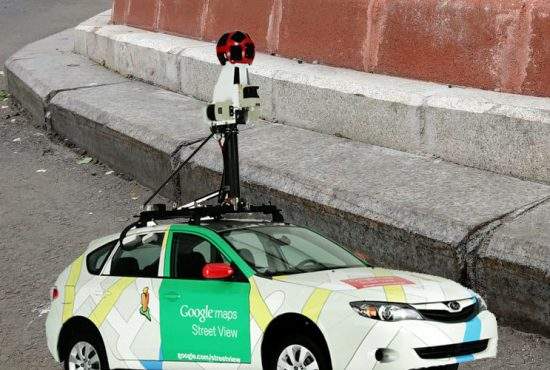 Maşina Google Street View nu vede nimic în Bucureşti din cauza bordurilor înalte