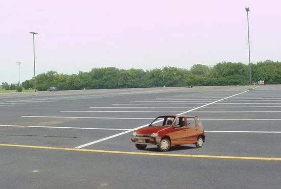 Maşinile mici, interzise în Bucureşti pentru că ocupă prea puţin loc în parcări!