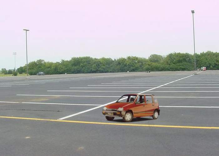Maşinile mici, interzise în Bucureşti pentru că ocupă prea puţin loc în parcări!